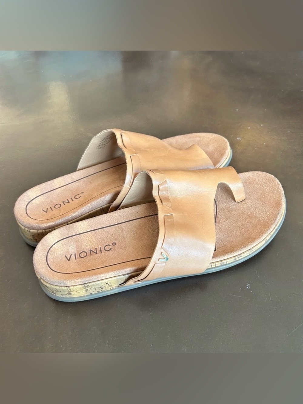 Vionic Tan leather size 11 orthopedic sandals